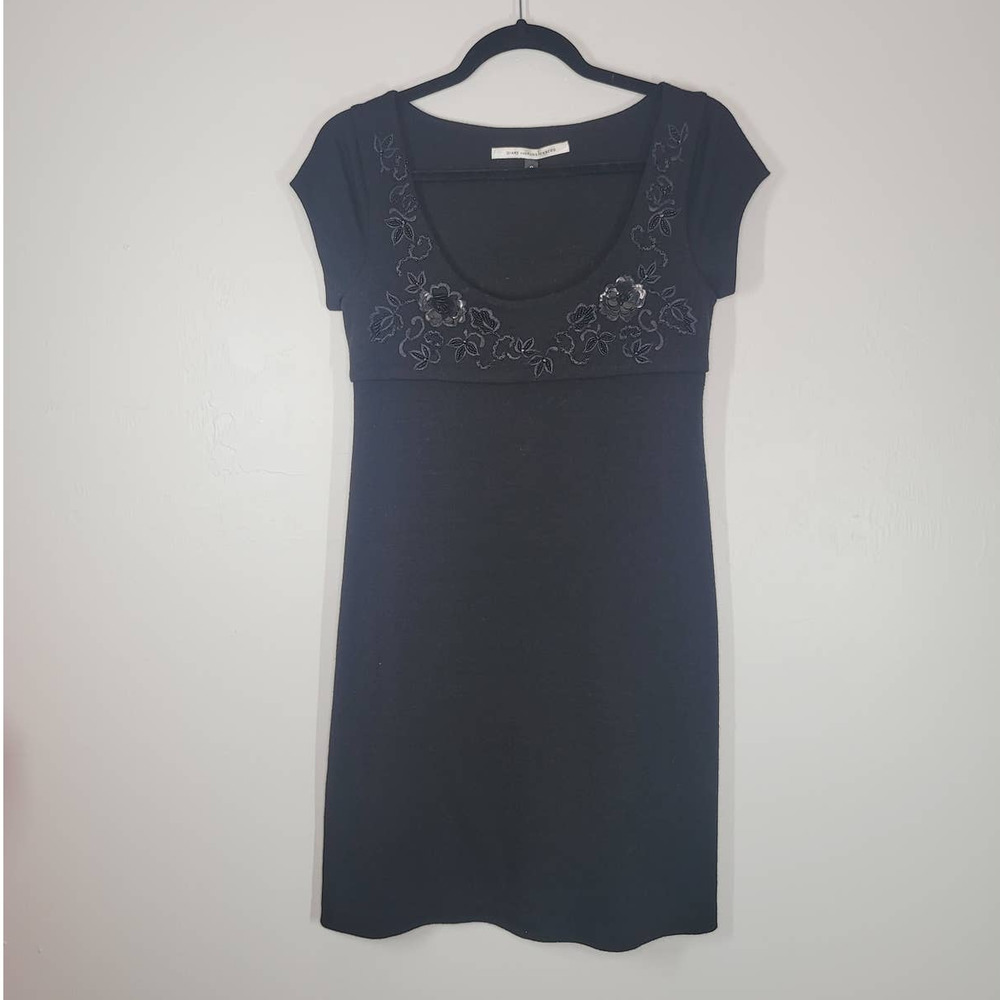 Diane Von Furstenberg Mini Dress Size 8 Embroidered Scoop Neck Short Sleeve Wool